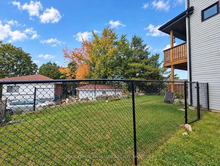 Property Photo:  135 Superior Drive  ON K7N 0E5 
