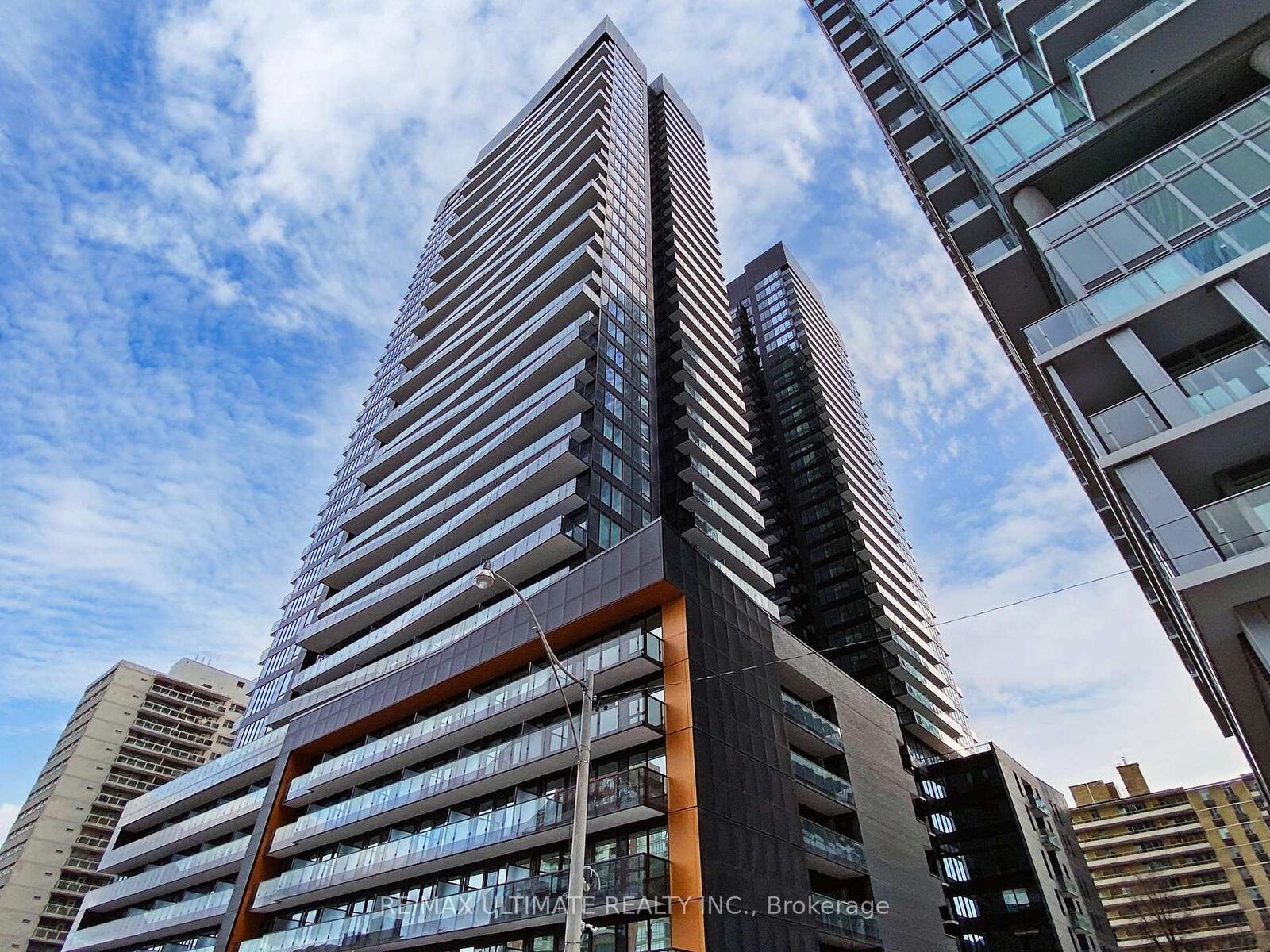 Property Photo: 117 Broadway Avenue 207 ON M4P 1V3