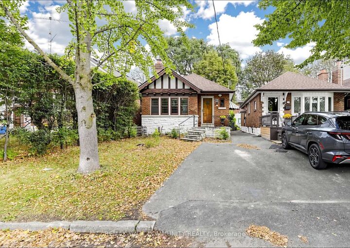Property Photo:  13 Tenth Street  ON M8V 3E7 