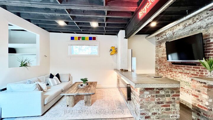 Property Photo:  1233 Dundas Street E  ON M4M 1S4 