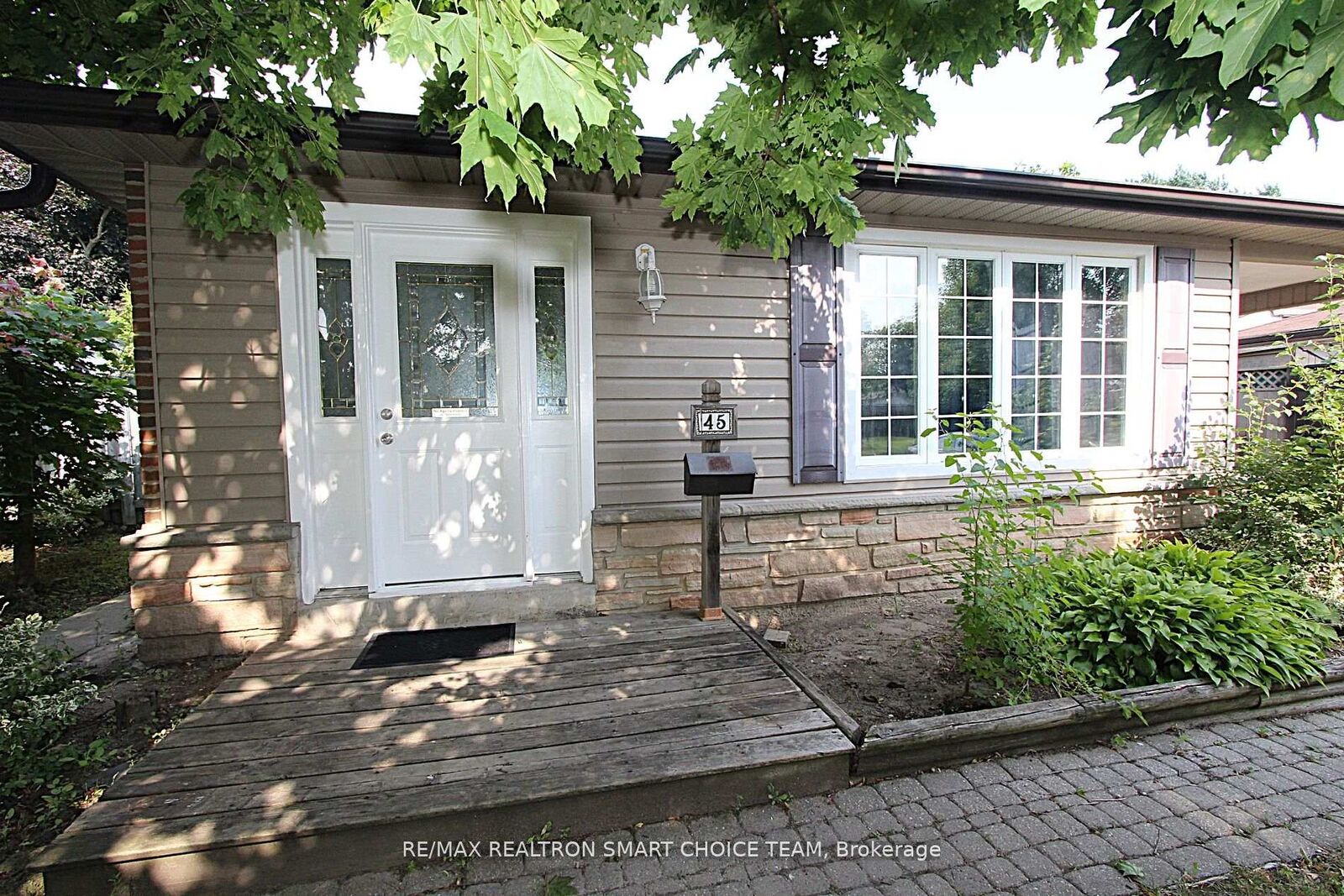 Property Photo:  45 Bryant Road Main  ON L1S 2Y5 