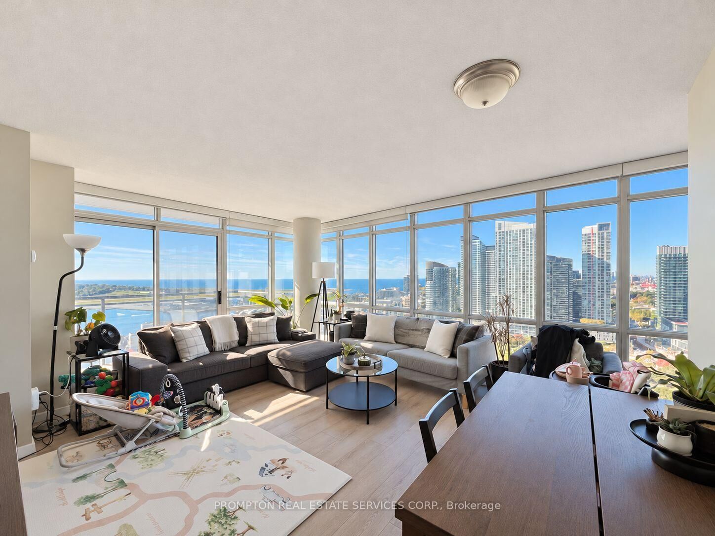 Property Photo:  15 Fort York Boulevard 2812  ON M5V 3Y4 