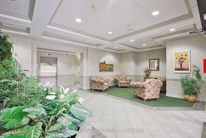 Property Photo:  10 Dayspring Circle 304  ON L6P 1B9 
