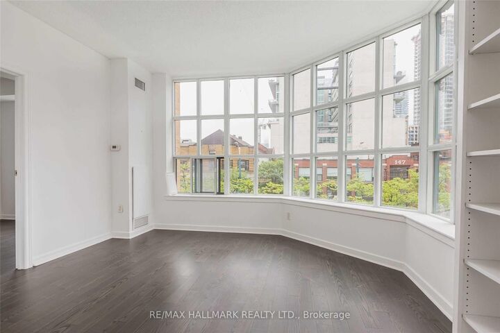 Property Photo:  438 Richmond Street W 215  ON M5V 3S6 