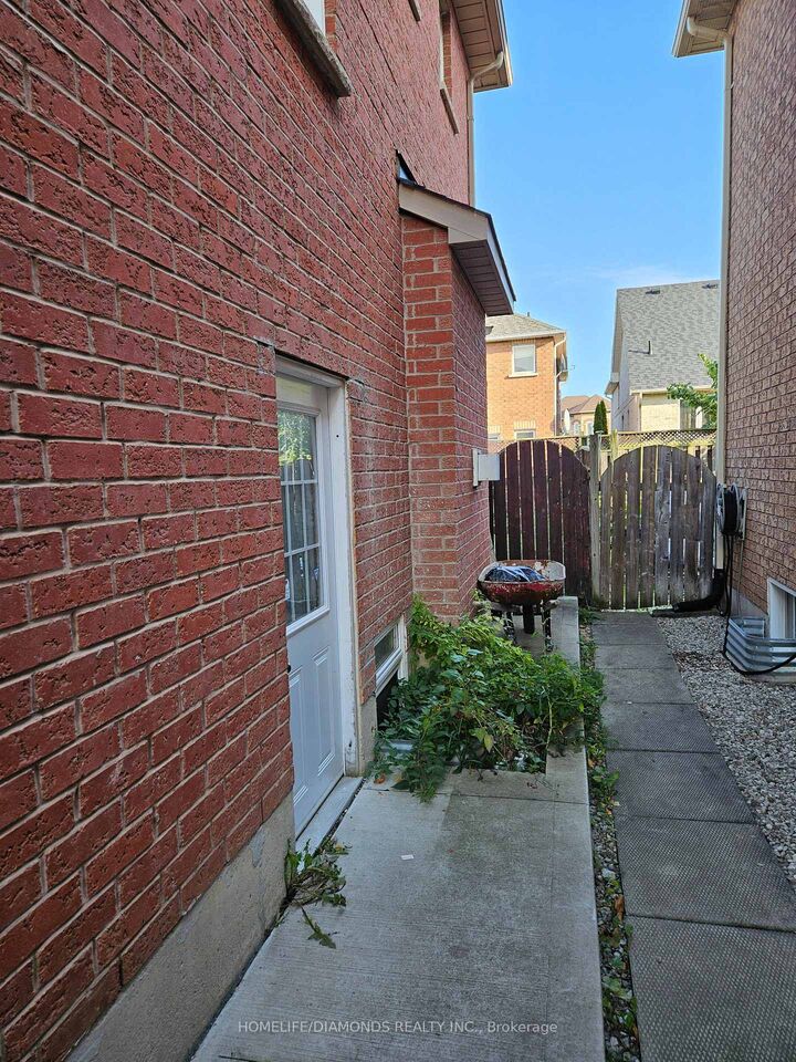 Property Photo:  73 Orchid Drive Bsmt  ON L7A 2C4 