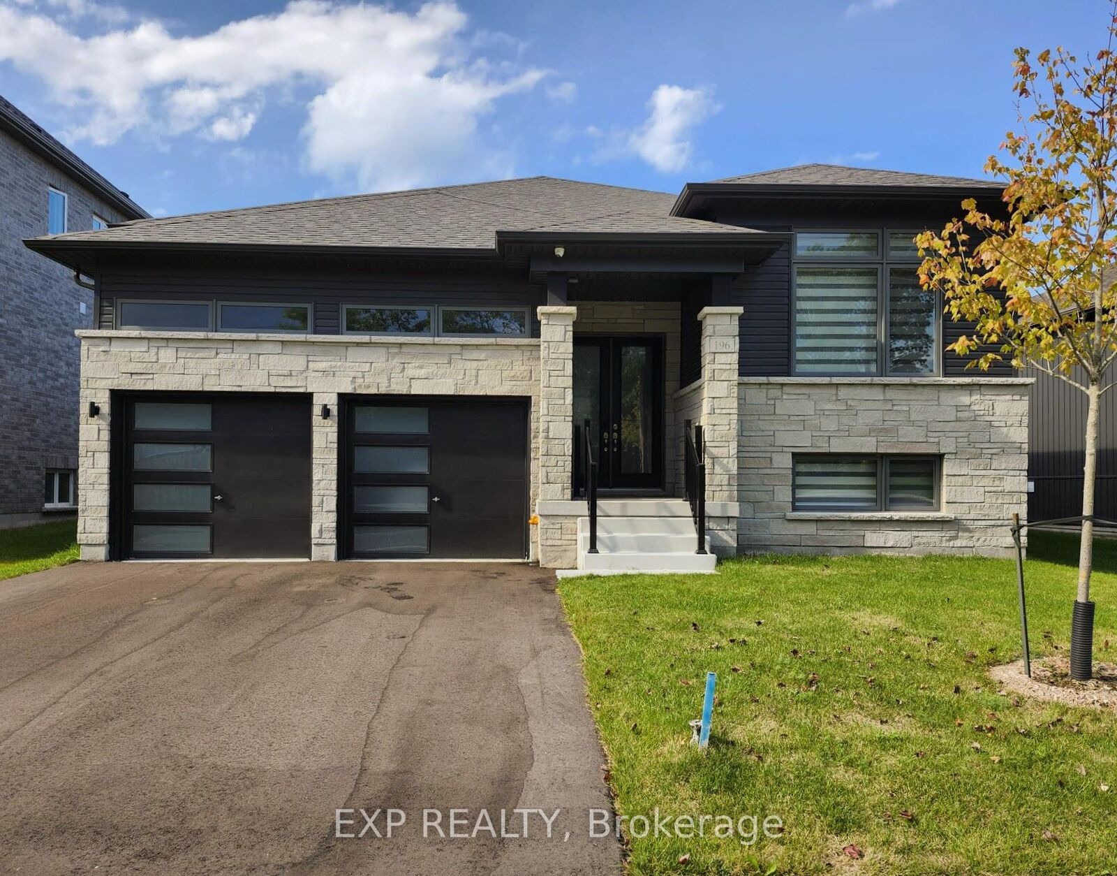 Property Photo:  196 Ramblewood Drive  ON L9Z 0L6 