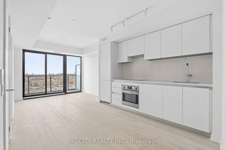 Property Photo:  25 Frederick Todd Way 711  ON M4G 0E8 