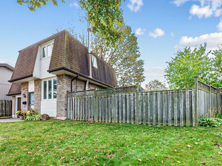 Property Photo:  22 Harper Court  ON L1N 5X9 