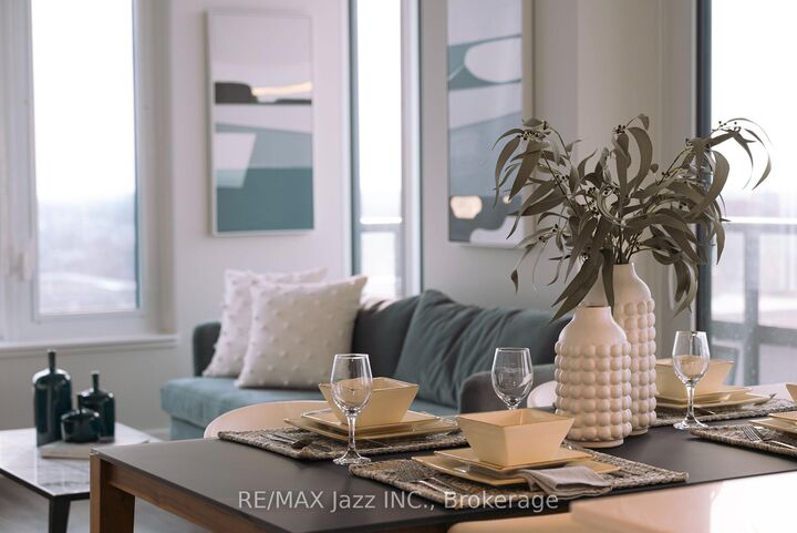 Property Photo:  80 Bond Street E 1508  ON L1G 0E6 
