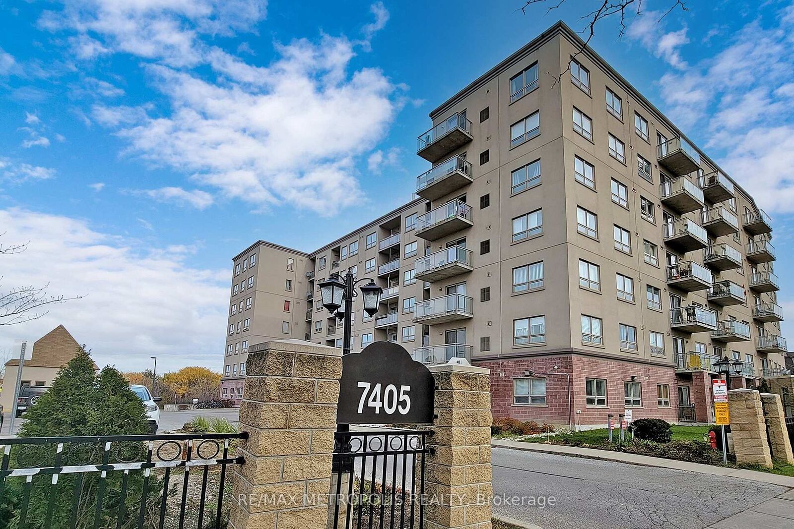 Property Photo:  7405 Goreway Drive 712  ON L4T 0A3 