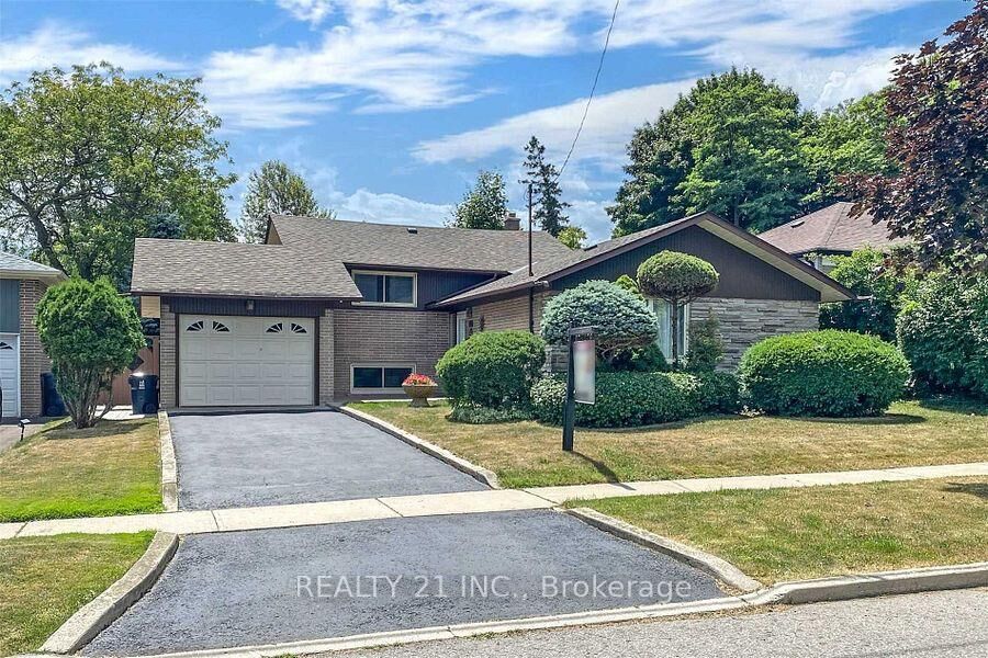 Property Photo:  25 Knowlton Drive S  ON M1M 2G8 