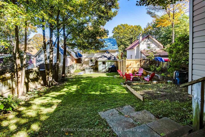 Property Photo:  328 Third Street  ON L4R 3S7 