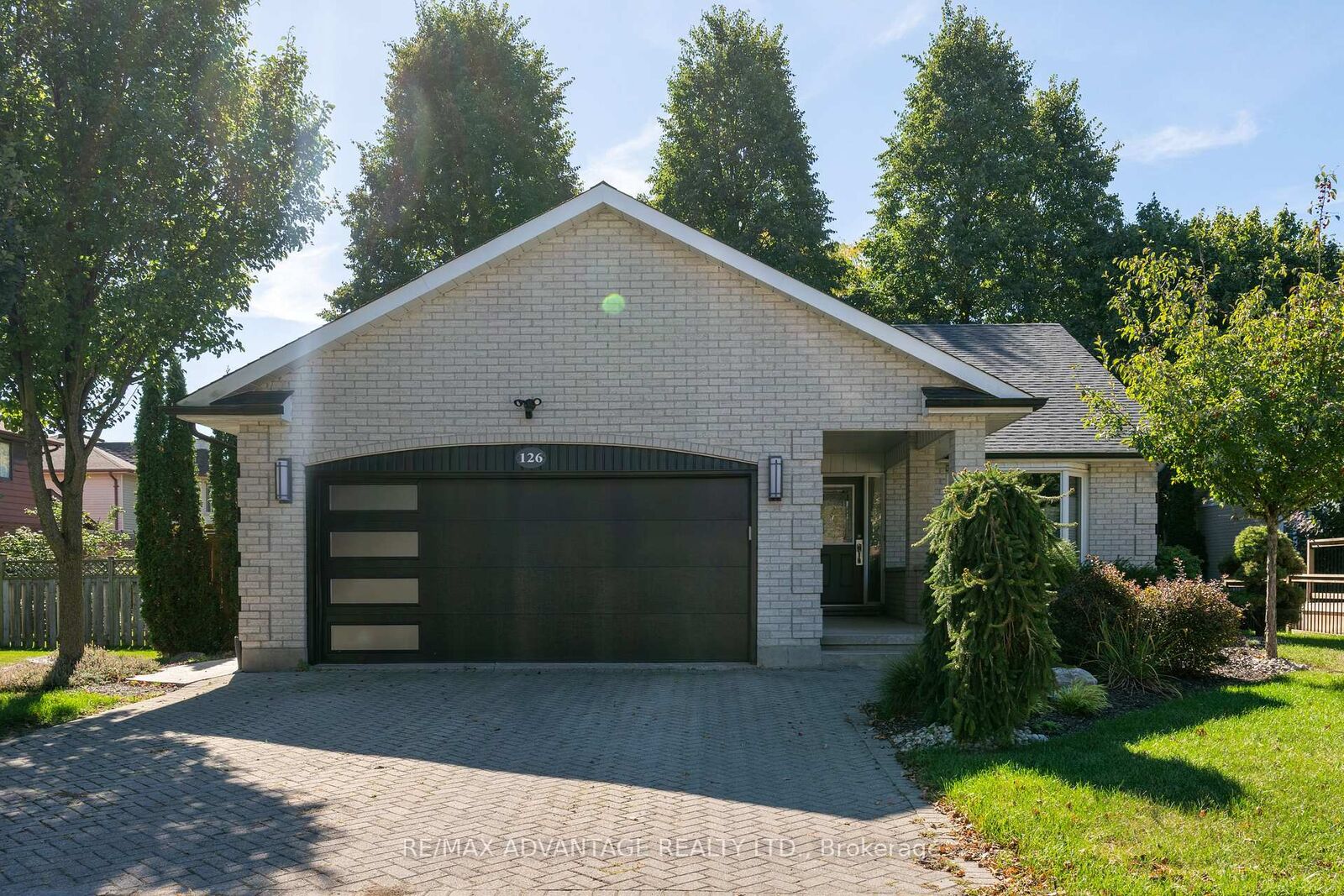 Property Photo:  126 Mountainview Crescent  ON N6J 4N1 