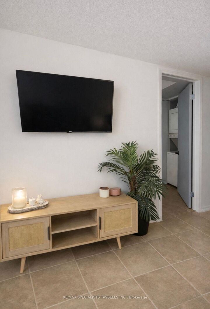 Property Photo:  30 Pheasant Court  ON L9W 4J9 
