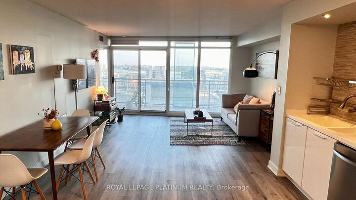 Property Photo:  25 Capreol Court 1510  ON M5V 3Z7 