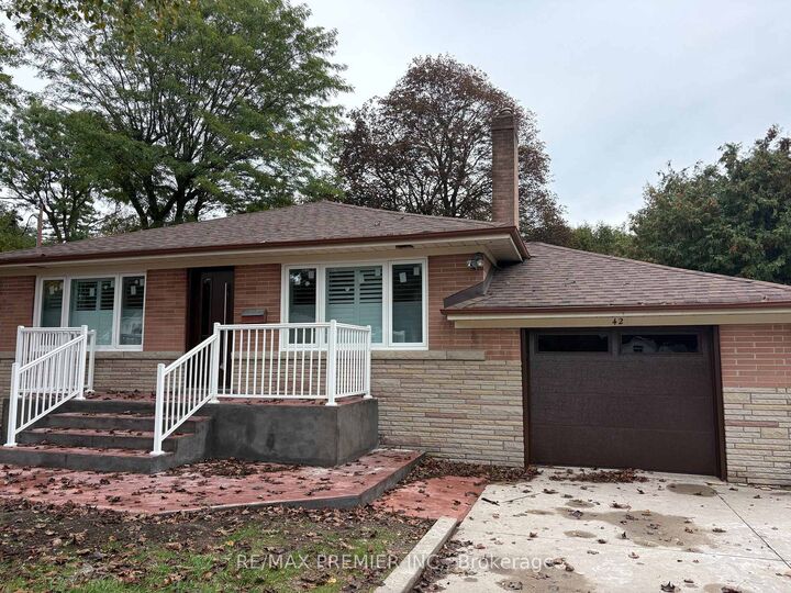 Property Photo:  42 Rougecrest Drive Main  ON L3P 3B6 