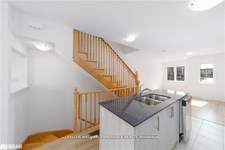 Property Photo:  47 Pumpkin Corner Crescent  ON L9J 0T7 