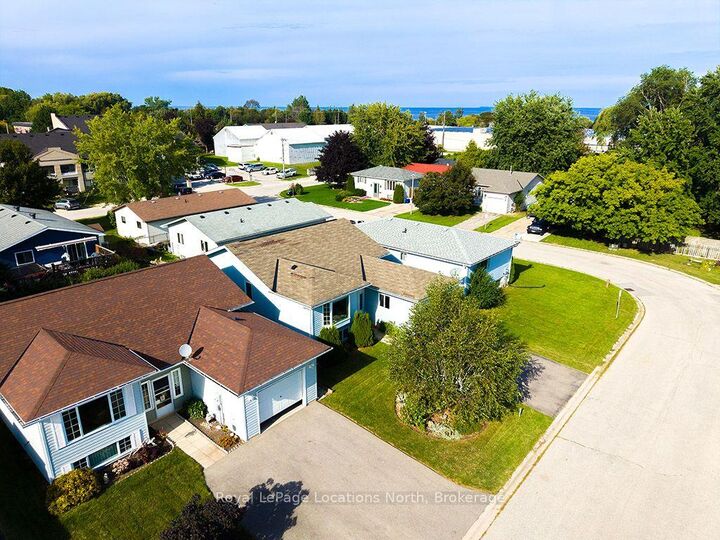 Property Photo:  20 Birchwood Court  ON N4L 1T9 