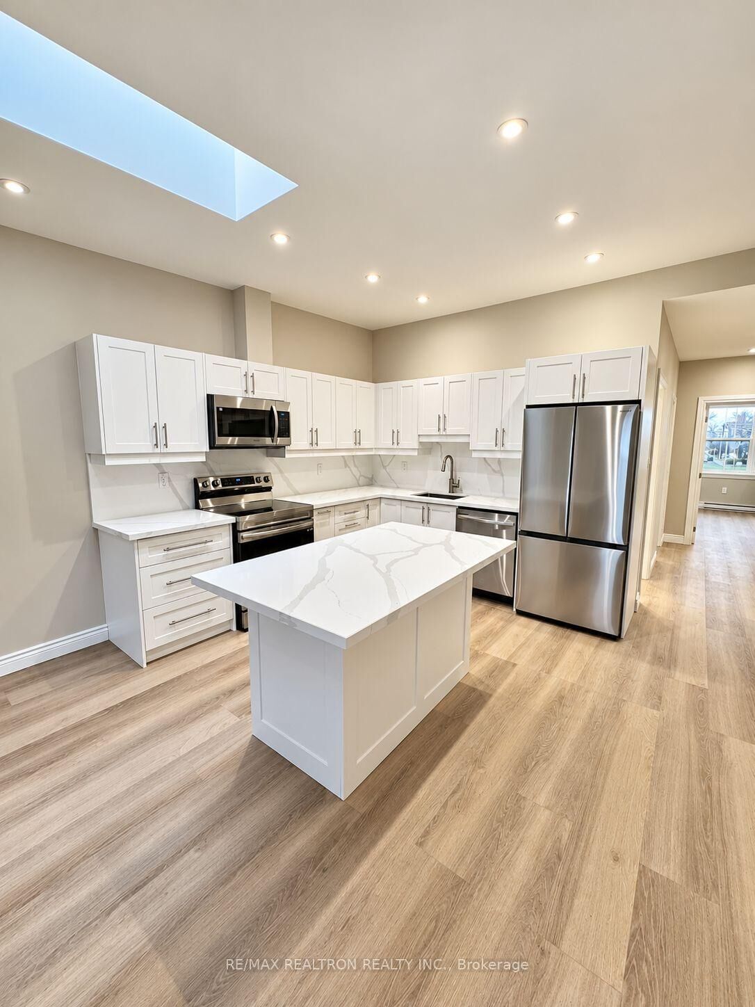 Property Photo:  2157 Danforth Avenue Upper  ON M4C 1K2 