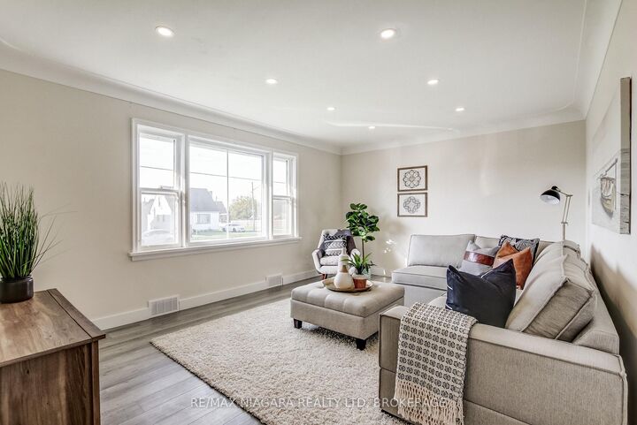 Property Photo:  6801 Dunn Street Main Level  ON L2G 2R3 