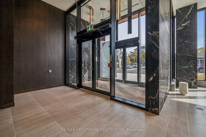 Property Photo:  91 John Street N 1802  ON L8R 1H7 