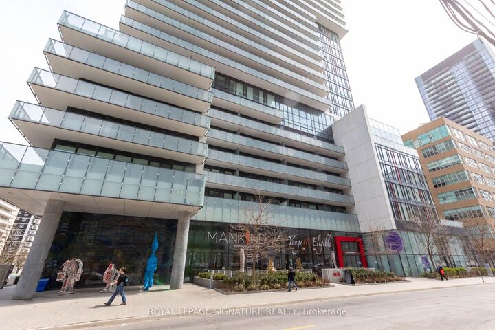 Property Photo:  185 Roehampton Avenue 2805  ON M4P 0C6 