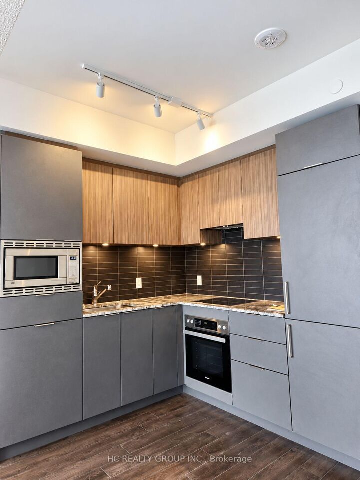 Property Photo:  50 O'Neill Road 1106  ON M3C 0R1 
