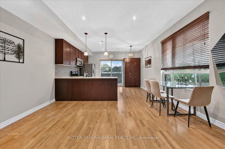 Property Photo:  2 Maxwell Street 202  ON M3H 2S8 