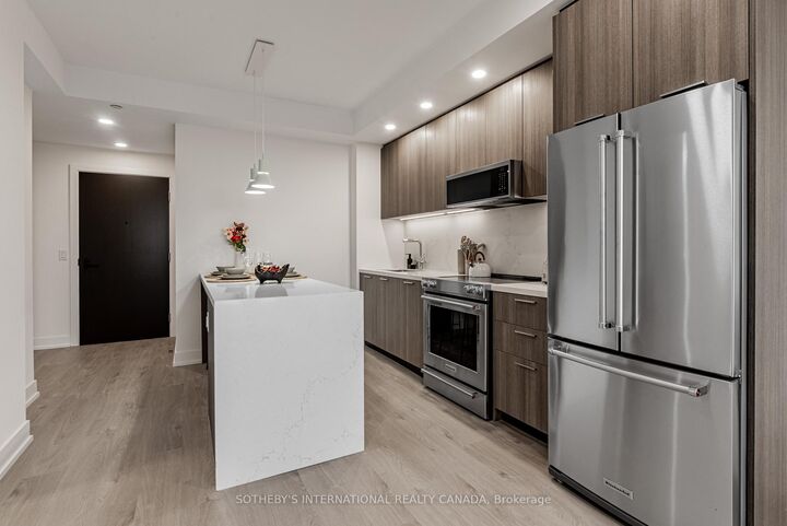 Property Photo: 29 York Garden Way 1406 ON M6A 2V1