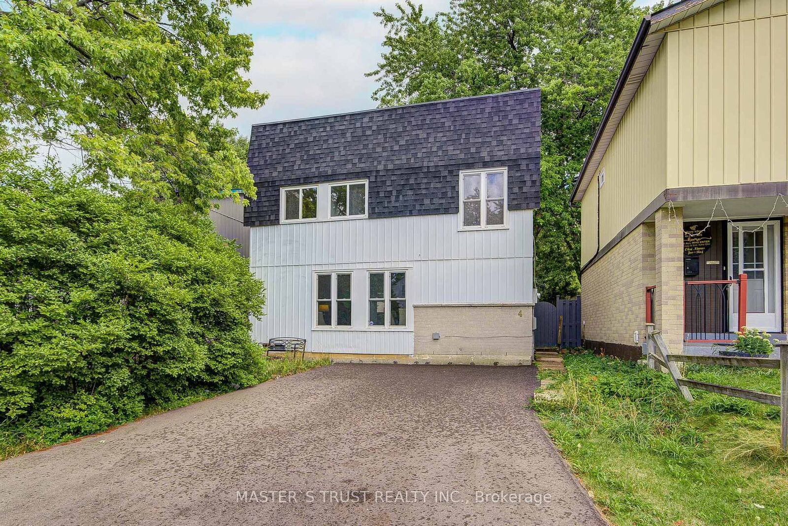 Property Photo:  4 Gatsby Square  ON L6S 2H4 