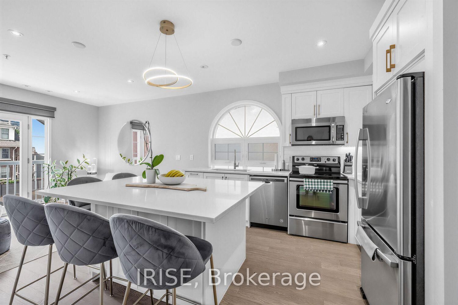 Property Photo:  539 Jarvis Street Ph8  ON M4Y 2H7 