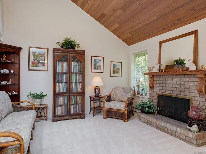 Property Photo:  2566 Penrhyn St #10  BC V8N 1G1 