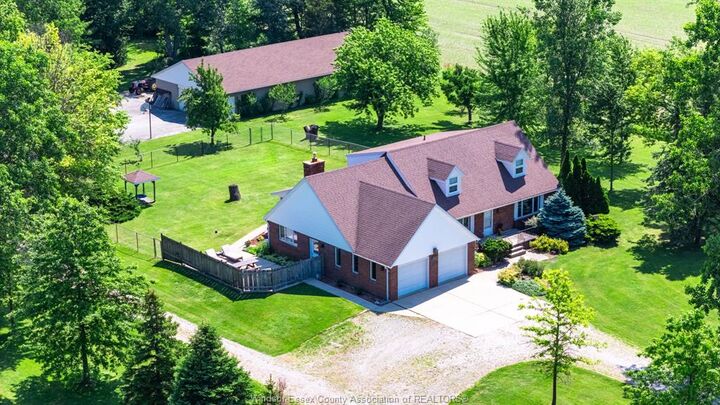 Photo de la propriété: 383 South Talbot Road ON N8M 2X5