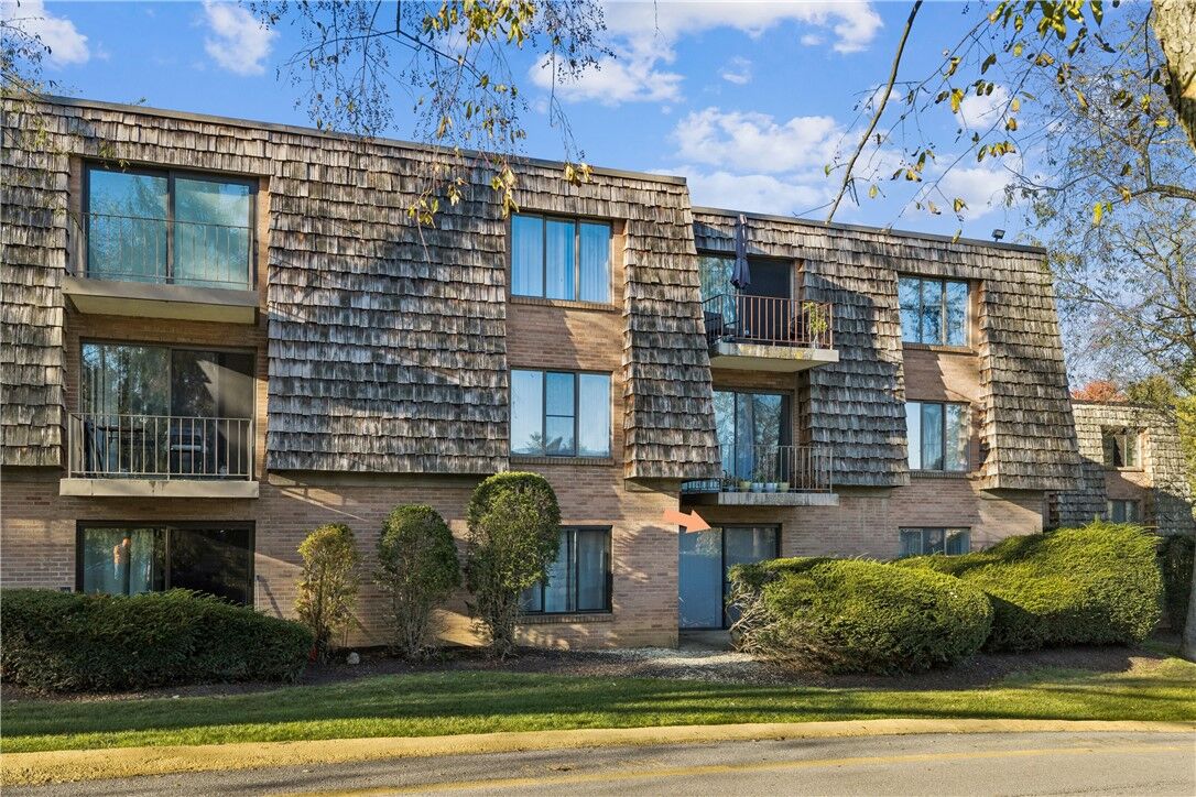 Property Photo: 1113 Forest Green Dr PA 15108
