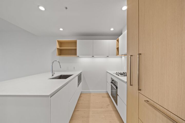 Property Photo:  6000 McKay Avenue 4605  BC V5H 0K2 