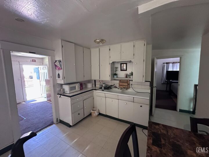 Property Photo: 126 Decatur Street CA 93308