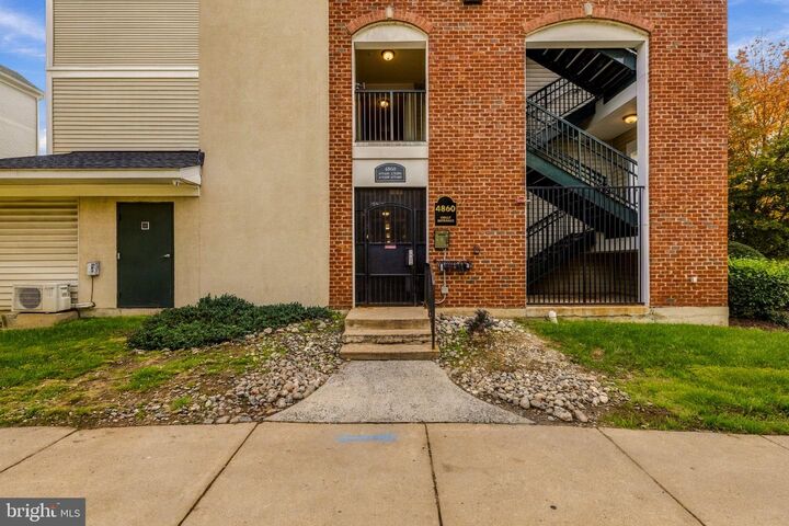 Property Photo:  4860 Eisenhower Avenue 489  VA 22304 