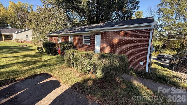 Property Photo: 928 Beaumont Avenue NC 27401