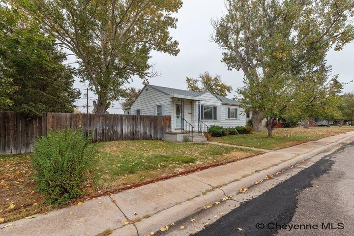 Property Photo:  2604 E 11th St  WY 82001 