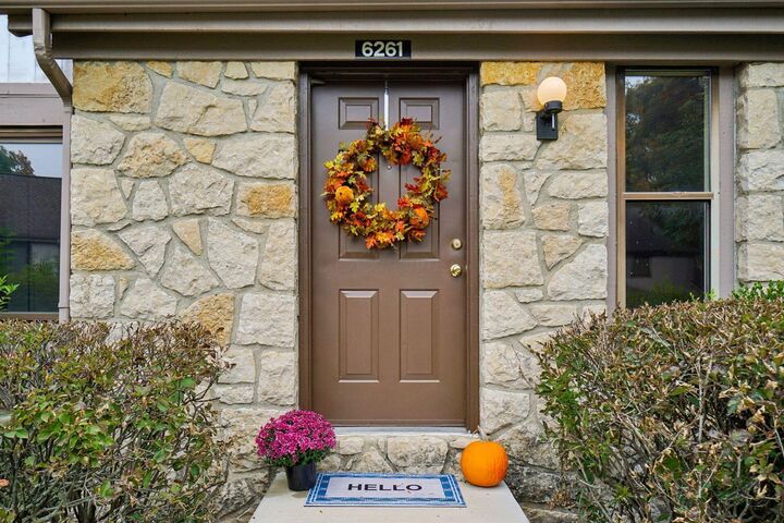 Property Photo: 6261 Braiden Court OH 43213