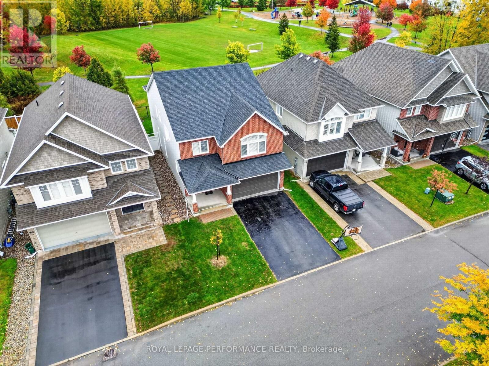 Property Photo:  816 Azure Street  ON K4A 0T7 