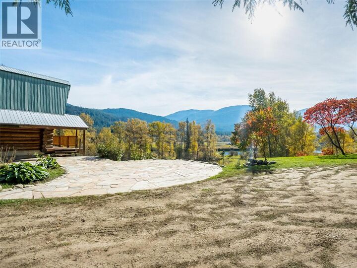 Photo de la propriété:  6238 Youngs Road  BC V0G 2J0 