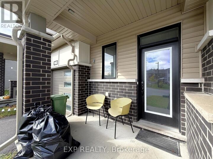 Property Photo:  27 Bermondsey Way  ON K2S 2Y7 