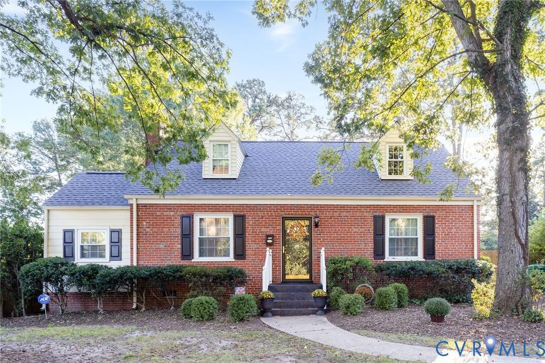 Property Photo: 5211 W Grace Street VA 23226