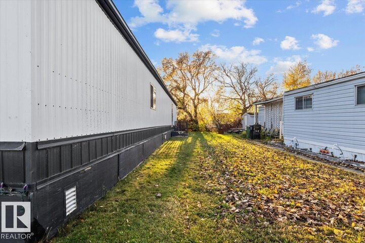 Property Photo:  7 Keyhole Crescent NW  AB T6P 1B7 