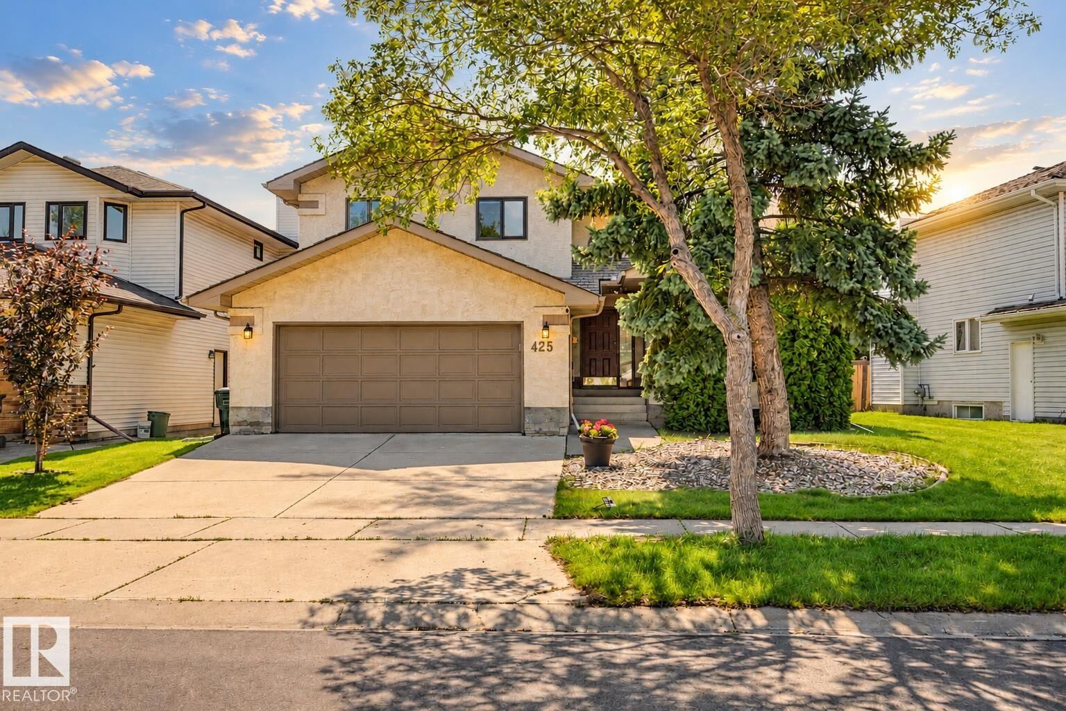 Property Photo:  425 Buchanan Road NW  AB T6R 2A5 