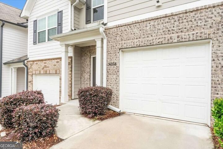 Property Photo: 5668 Union Pointe Drive GA 30291