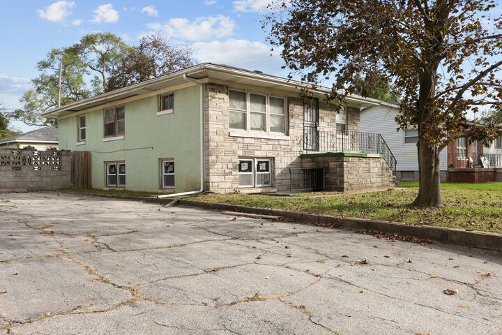 Property Photo:  1676 W 13th Avenue 1  IN 46404 