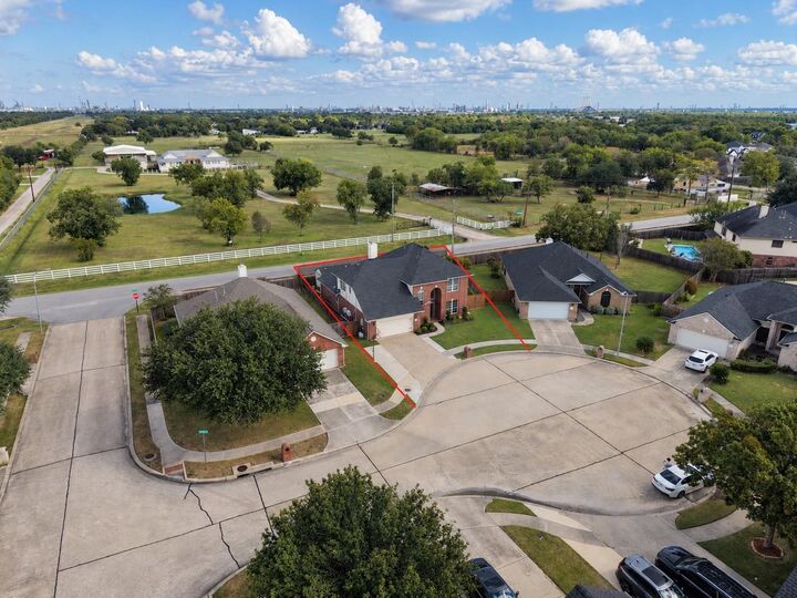 Property Photo:  105 Kevin Court  TX 77571 