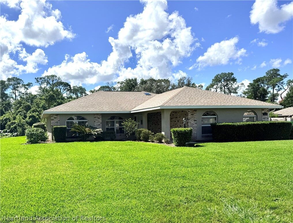 Property Photo: 4614 Duffer Loop FL 33872